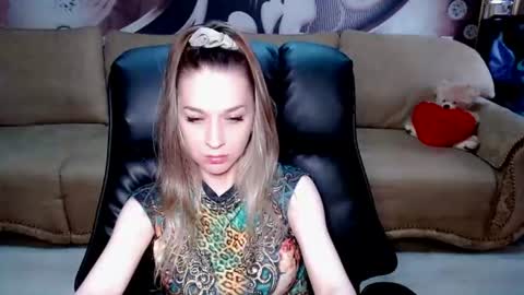 private open online show from 06/10/26, 08:57