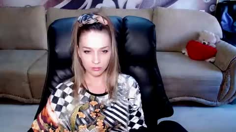 Snapshot of lovellymalina chatting on 06/18/26, 10:41 private open online show from 06/18/26, 10:41