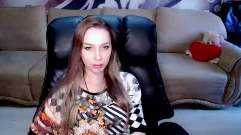Snapshot of lovellymalina chatting on 06/22/26, 09:39 private open online show from 06/22/26, 09:39