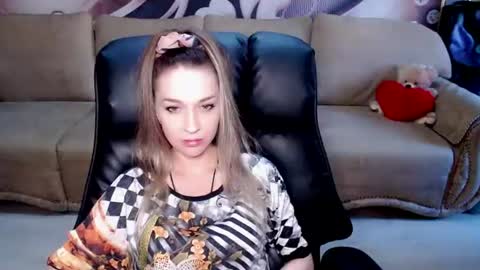 Snapshot of lovellymalina chatting on 07/05/26, 02:24 private open online show from 07/05/26, 02:24