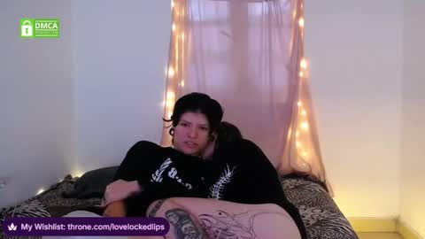 Snapshot of lovelockedlips chatting on 02/27/26, 04:40 Alex Violet online show from 02/27/26, 04:40