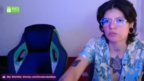 Snapshot of lovelockedlips chatting on 04/15/26, 05:36 Alex Violet online show from 04/15/26, 05:36