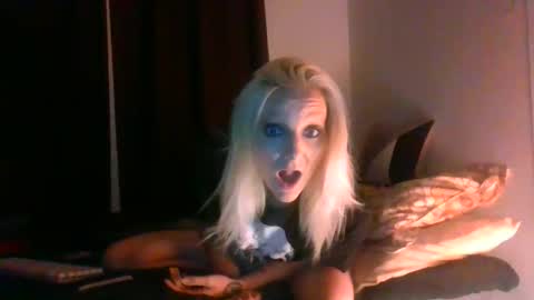 Snapshot of loveluna07 chatting on 05/02/26, 07:13 LunaRedd online show from 05/02/26, 07:13