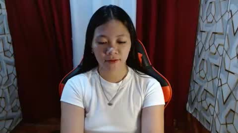 Snapshot of lovely_angel19 chatting on 11/23/25, 02:22 Angel online show from 11/23/25, 02:22