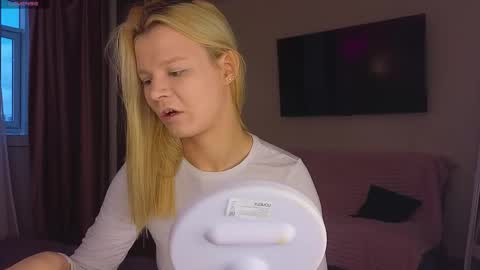 Snapshot of lovely_babyy chatting on 04/11/26, 04:06 Jenny online show from 04/11/26, 04:06