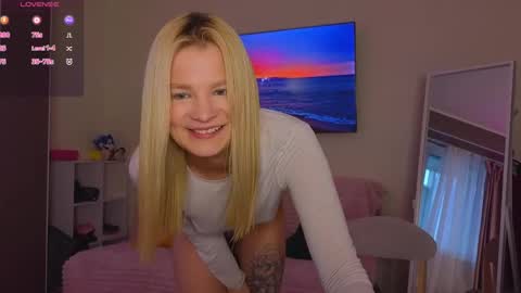 Snapshot of lovely_babyy chatting on 04/11/26, 07:45 Jenny online show from 04/11/26, 07:45
