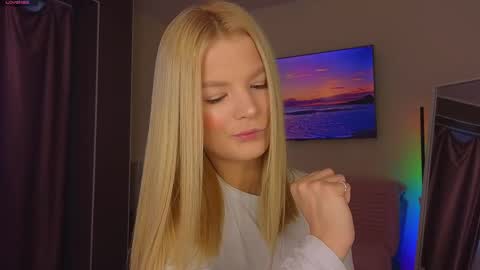 Snapshot of lovely_babyy chatting on 04/26/26, 02:53 Jenny online show from 04/26/26, 02:53