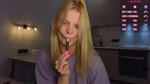 Snapshot of lovely_babyy chatting on 04/28/26, 04:17 Jenny online show from 04/28/26, 04:17