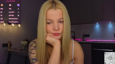 Snapshot of lovely_babyy chatting on 05/04/26, 03:35 Jenny online show from 05/04/26, 03:35