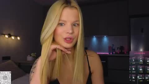 Snapshot of lovely_babyy chatting on 05/31/26, 04:09 Jenny online show from 05/31/26, 04:09