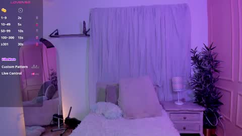 Snapshot of lovely_emma18 chatting on 06/27/26, 01:50 Emma online show from 06/27/26, 01:50