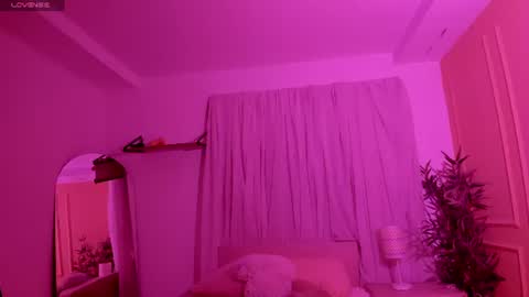 Snapshot of lovely_emma18 chatting on 07/14/26, 01:06 Emma online show from 07/14/26, 01:06