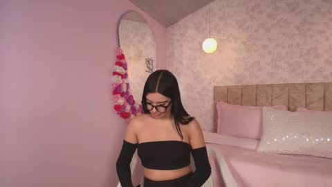 lovely_julls online show from 02/13/26, 05:31