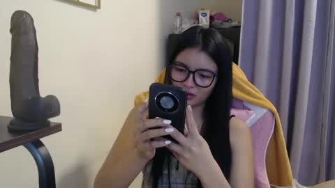 Lovely Laura online show from 10/22/25, 10:20