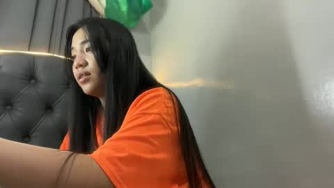 lovely_leah23 online show from 02/09/26, 08:57