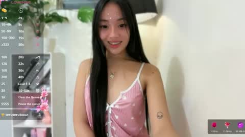 lovely_leah23 online show from 06/06/26, 09:19