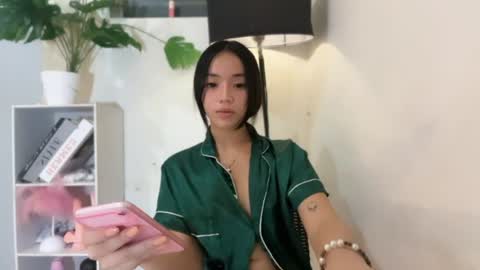 lovely_leah23 online show from 06/11/26, 02:53