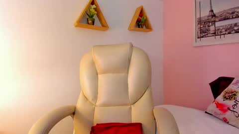 Snapshot of lovely_oliviaa chatting on 05/26/26, 05:53 Olivia online show from 05/26/26, 05:53