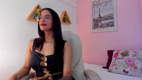 Snapshot of lovely_oliviaa chatting on 05/27/26, 06:05 Olivia online show from 05/27/26, 06:05