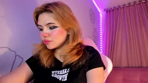 Snapshot of lovely_paris_01 chatting on 03/31/26, 07:31 Paris Rose online show from 03/31/26, 07:31