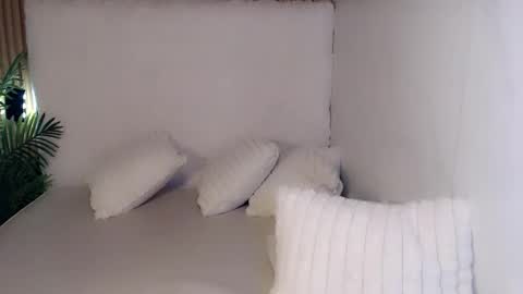 Snapshot of lovely_pearlx chatting on 04/18/26, 07:58 online show from 04/18/26, 07:58