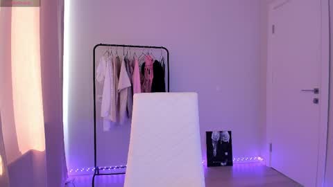 Snapshot of lovely_poppy chatting on 06/01/26, 02:57 Lolly online show from 06/01/26, 02:57