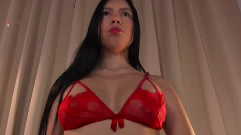 Snapshot of lovely_queens chatting on 10/15/25, 10:15 online show from 10/15/25, 10:15