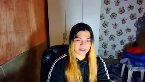 Snapshot of lovely_ricaxxx chatting on 10/13/25, 01:22 lovely_ricaxxx online show from 10/13/25, 01:22