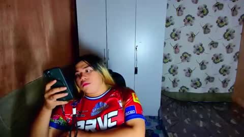 Snapshot of lovely_ricaxxx chatting on 10/15/25, 04:40 lovely_ricaxxx online show from 10/15/25, 04:40