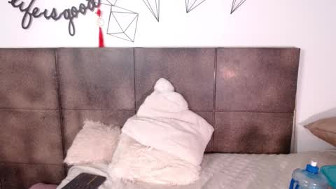 Snapshot of lovely_secret chatting on 01/03/25, 06:24 Hi guys online show from 01/03/25, 06:24