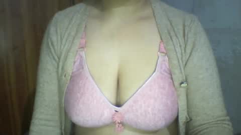 Snapshot of lovely_sweet_girl chatting on 01/05/25, 07:28 katrina follow me guys online show from 01/05/25, 07:28