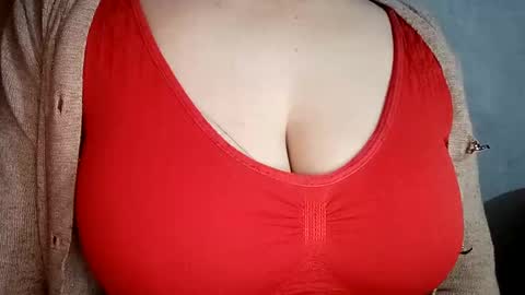 Snapshot of lovely_sweet_girl chatting on 02/02/25, 02:48 katrina follow me guys online show from 02/02/25, 02:48