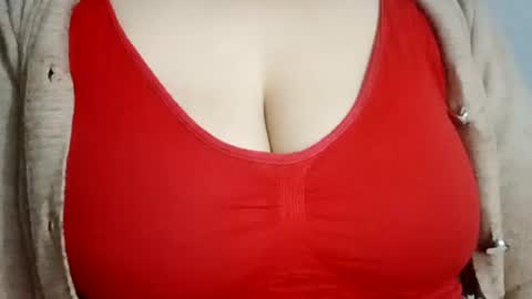 Snapshot of lovely_sweet_girl chatting on 03/05/25, 12:16 katrina follow me guys online show from 03/05/25, 12:16