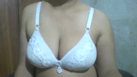 Snapshot of lovely_sweet_girl chatting on 10/25/25, 08:03 katrina follow me guys online show from 10/25/25, 08:03
