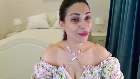 Snapshot of lovelybeatricee chatting on 06/18/26, 12:31 Beatrice online show from 06/18/26, 12:31