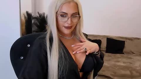 Snapshot of lovelyblondyxxx chatting on 03/09/26, 11:09 PrAllinXXXa online show from 03/09/26, 11:09