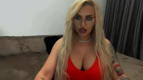 Snapshot of lovelyblondyxxx chatting on 03/16/26, 10:14 PrAllinXXXa online show from 03/16/26, 10:14