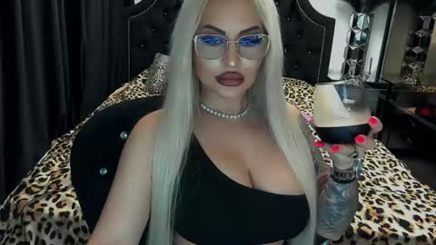 Snapshot of lovelyblondyxxx chatting on 03/28/26, 10:31 PrAllinXXXa online show from 03/28/26, 10:31