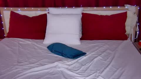 Caroline online show from 11/21/25, 01:26