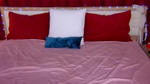 Caroline online show from 11/27/25, 01:29