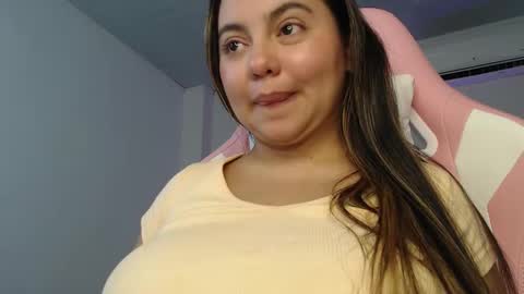 Snapshot of lovelyfunxx chatting on 03/08/25, 10:11 Karla and Angel online show from 03/08/25, 10:11