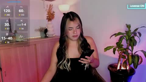 Snapshot of lovelygirl45 chatting on 04/08/26, 01:27 Valerie online show from 04/08/26, 01:27