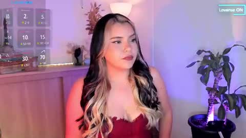 Snapshot of lovelygirl45 chatting on 07/04/26, 01:23 Valerie online show from 07/04/26, 01:23