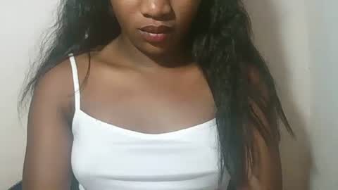 lovelylarra online show from 02/23/26, 08:22