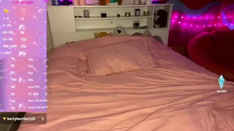 Snapshot of lovelylilithxo chatting on 01/14/25, 12:43 Lilith online show from 01/14/25, 12:43