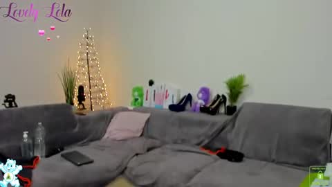 Snapshot of lovelylola_fr chatting on 12/16/24, 12:04 Lola online show from 12/16/24, 12:04