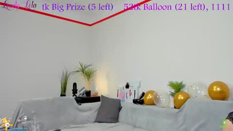 Snapshot of lovelylola_fr chatting on 10/10/25, 08:08 Lola online show from 10/10/25, 08:08