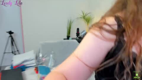 Snapshot of lovelylola_fr chatting on 10/12/25, 10:31 Lola online show from 10/12/25, 10:31