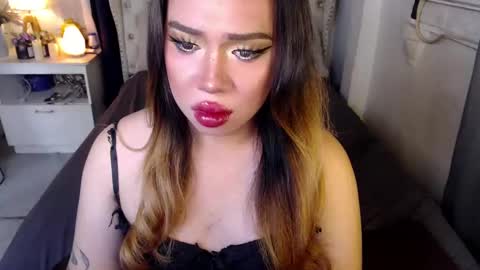 Snapshot of lovelymarie69 chatting on 12/05/24, 06:44 Rebeca online show from 12/05/24, 06:44