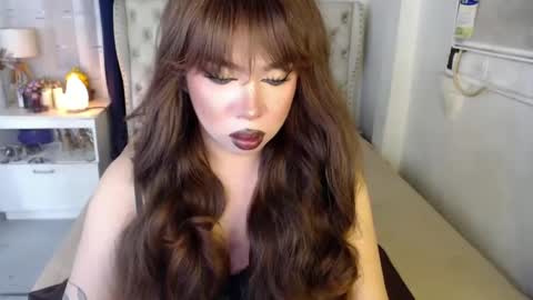 Snapshot of lovelymarie69 chatting on 12/20/24, 05:51 Rebeca online show from 12/20/24, 05:51